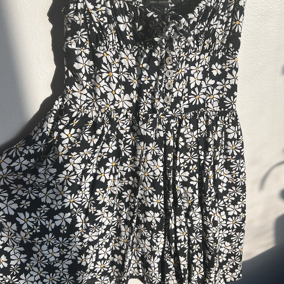 Urban Outfitters Daisy Romper XS - Picture 4 of 6